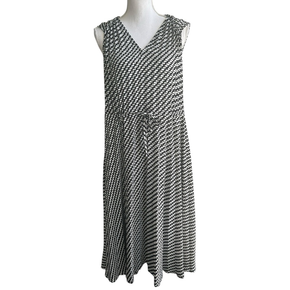 Banana Republic Black and White Pleated Midi Dress